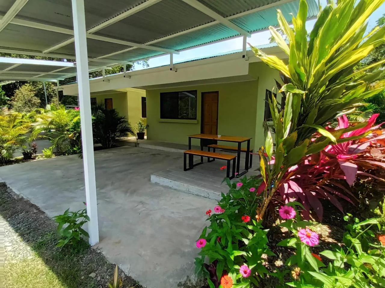Serenity Houses Cahuita Exteriör bild
