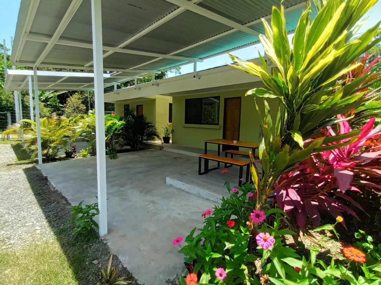 Serenity Houses Cahuita Exteriör bild